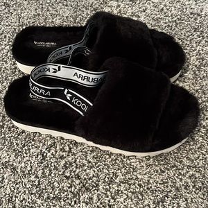 Girls Koolaburra by Ugg Fuzzy Slide On Sandals